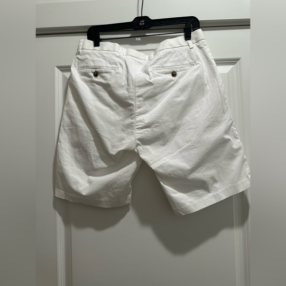 REISS WICKET MODERN FIT COTTON BLEND CHINO SHORTS 
COLOR: WHITE - Picture 3 of 3